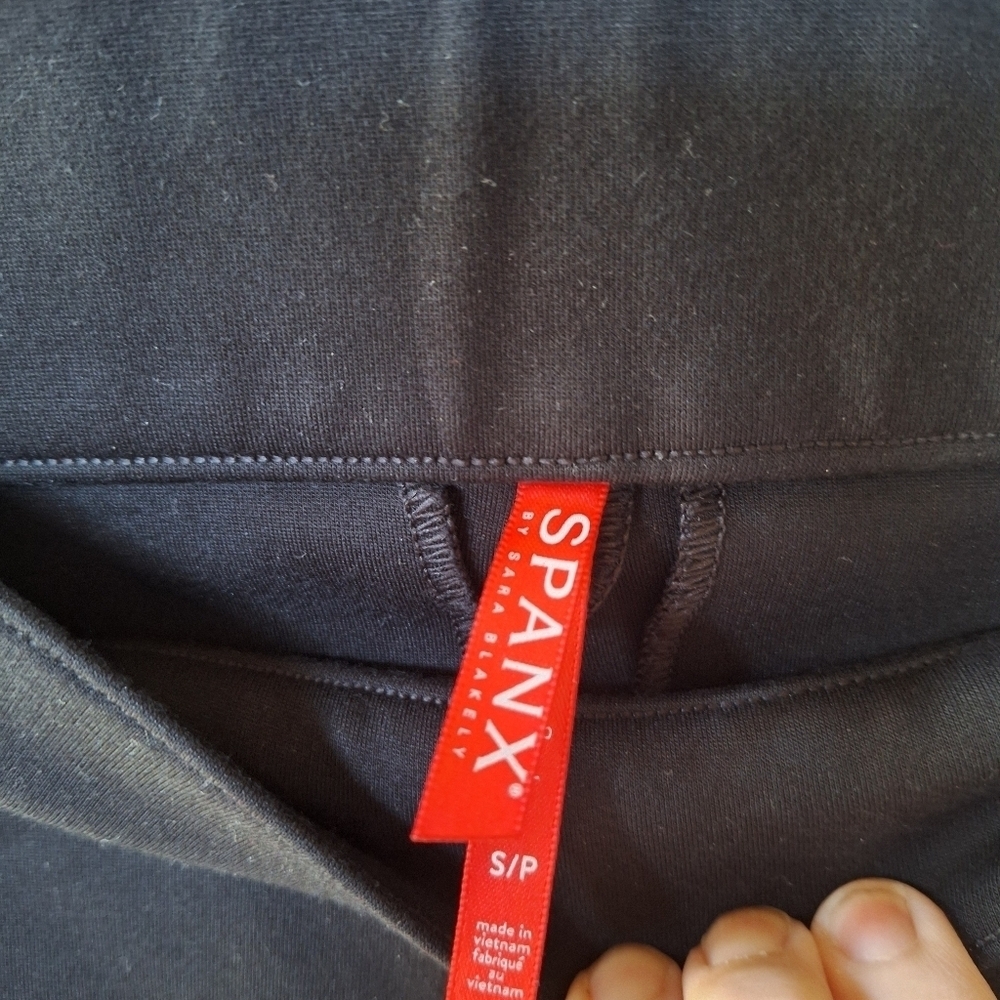 SPANX The Perfect Pant Ankle. Black. Womens size S - Picture 2 of 7